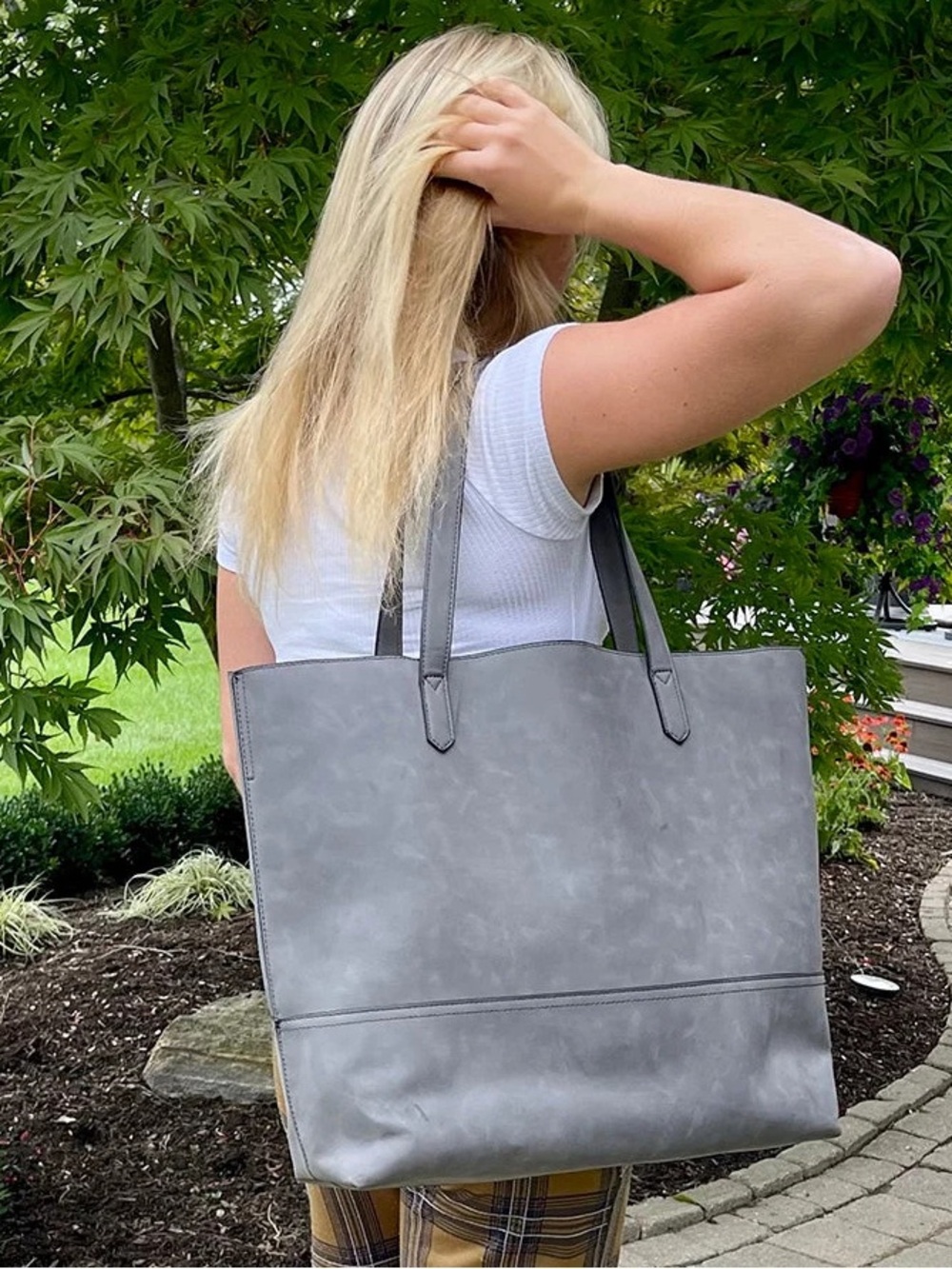 K Carroll tote bag Oprah’s favorite tote, in color gray like NEW